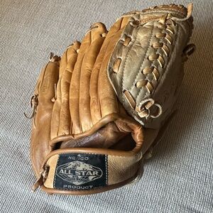 Men’s Tan Leather Baseball Glove